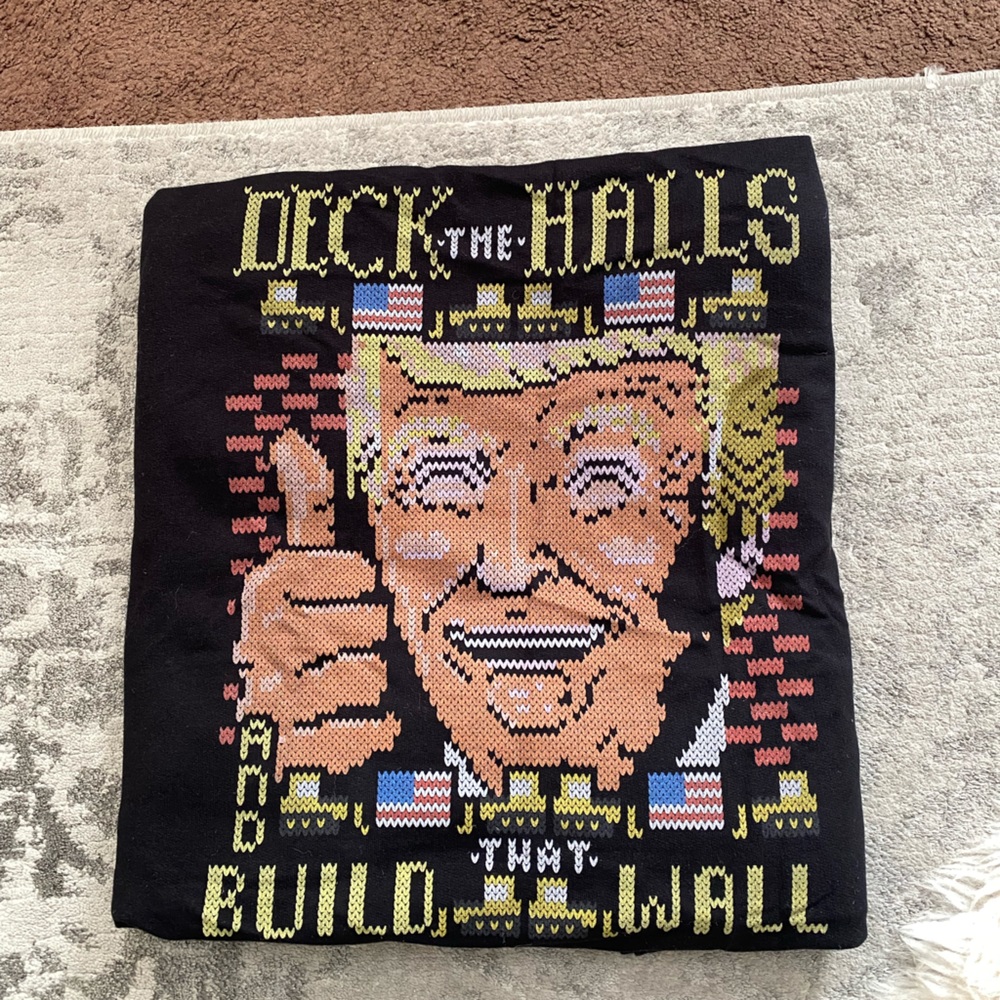 Donald trump pull over sweater